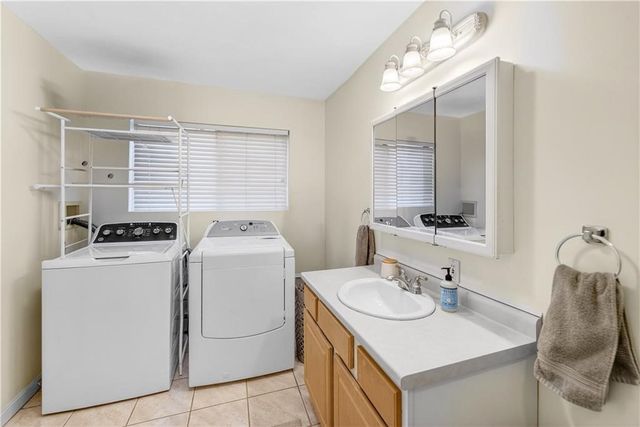 82 Mohawk Trail, Cranston, RI 02921