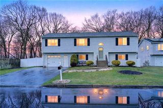 82 Mohawk Trail, Cranston, RI 02921