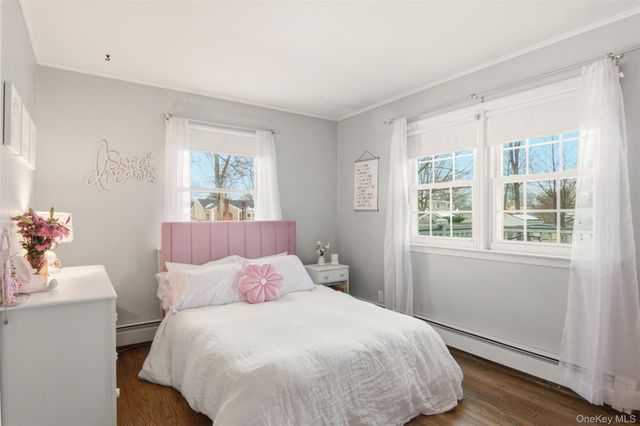 24 Stellenwerf Avenue, East Islip, NY 11730