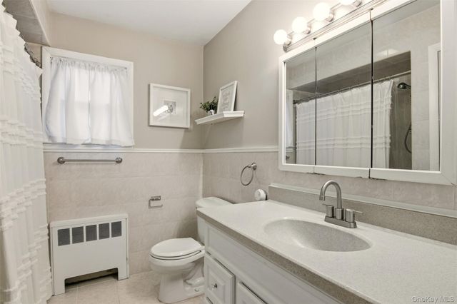 24 Stellenwerf Avenue, East Islip, NY 11730