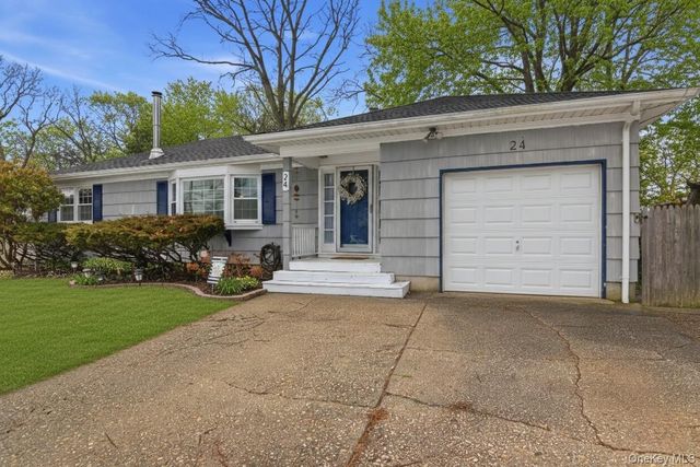24 Stellenwerf Avenue, East Islip, NY 11730