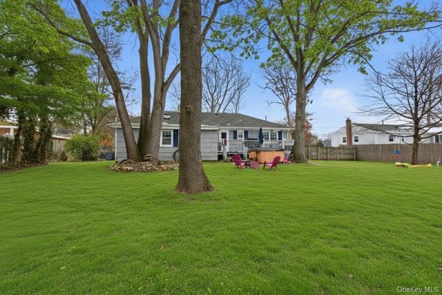 24 Stellenwerf Avenue, East Islip, NY 11730