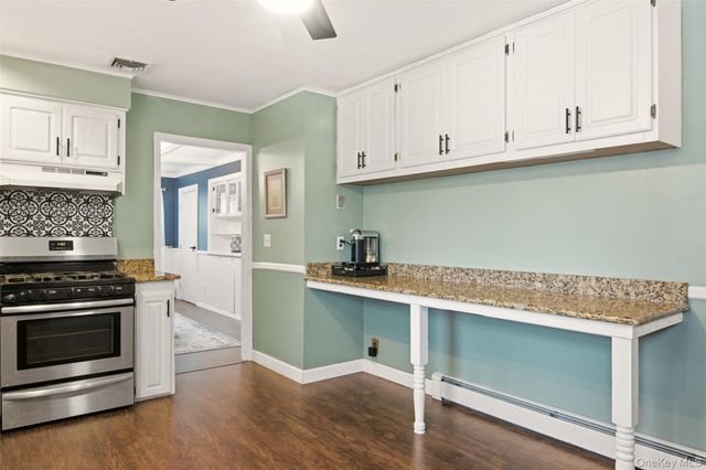 24 Stellenwerf Avenue, East Islip, NY 11730