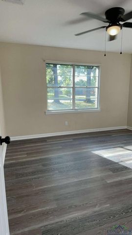 506 Fleetwood Dr, Marshall, TX 75672