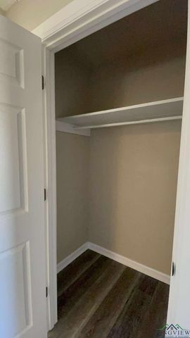 506 Fleetwood Dr, Marshall, TX 75672