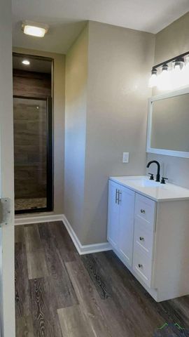 506 Fleetwood Dr, Marshall, TX 75672
