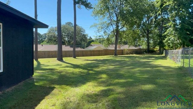506 Fleetwood Dr, Marshall, TX 75672