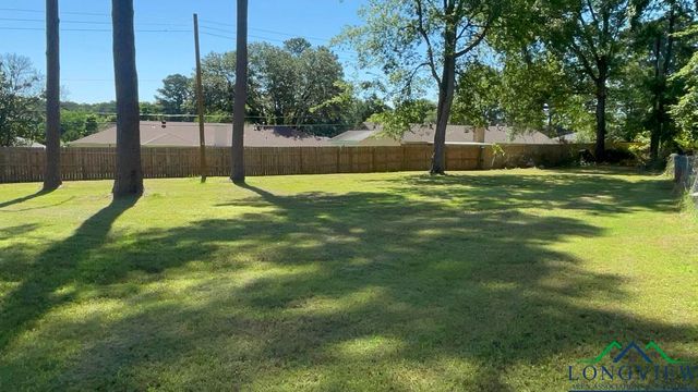 506 Fleetwood Dr, Marshall, TX 75672