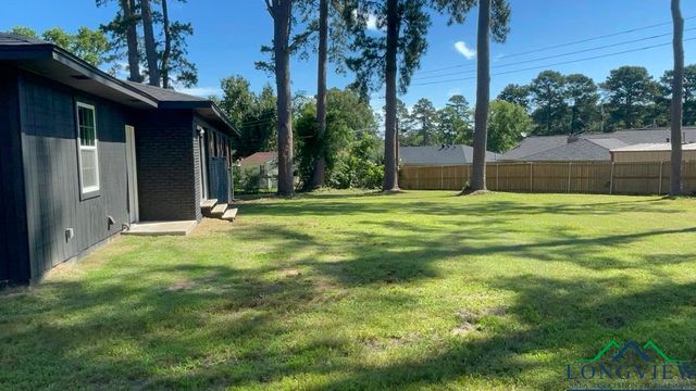 506 Fleetwood Dr, Marshall, TX 75672