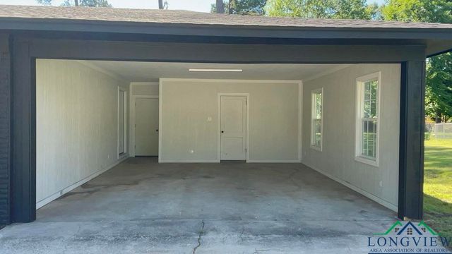 506 Fleetwood Dr, Marshall, TX 75672