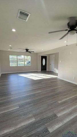 506 Fleetwood Dr, Marshall, TX 75672