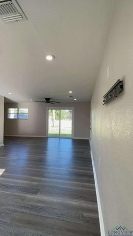 506 Fleetwood Dr, Marshall, TX 75672