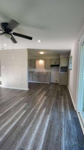 506 Fleetwood Dr, Marshall, TX 75672