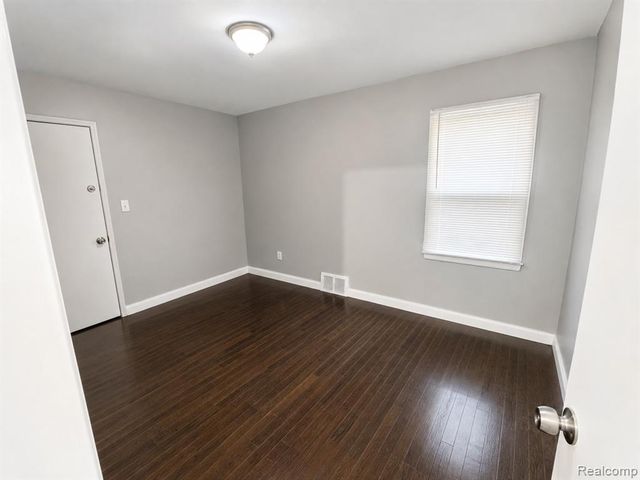 19447 Huntington Road, Detroit, MI 48219