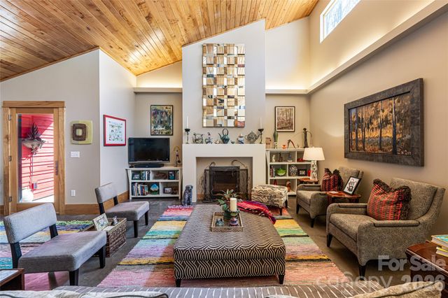 33 Robinson Creek Road, Asheville, NC 28803
