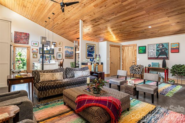 33 Robinson Creek Road, Asheville, NC 28803