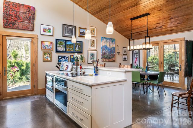 33 Robinson Creek Road, Asheville, NC 28803