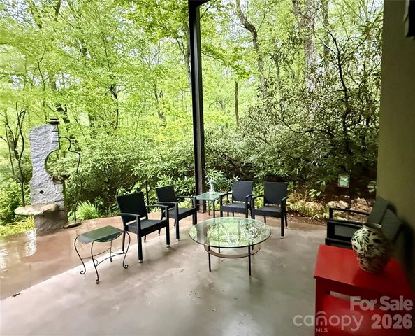 33 Robinson Creek Road, Asheville, NC 28803