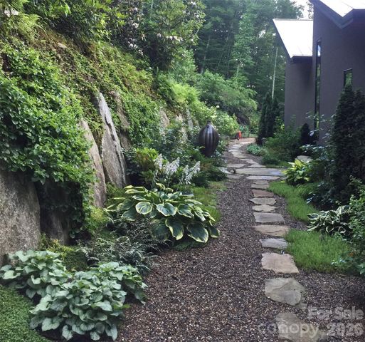 33 Robinson Creek Road, Asheville, NC 28803