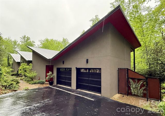 33 Robinson Creek Road, Asheville, NC 28803