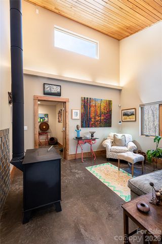 33 Robinson Creek Road, Asheville, NC 28803