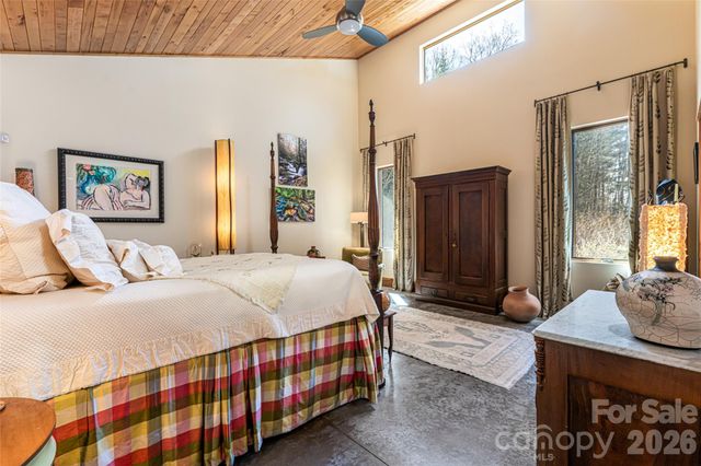 33 Robinson Creek Road, Asheville, NC 28803