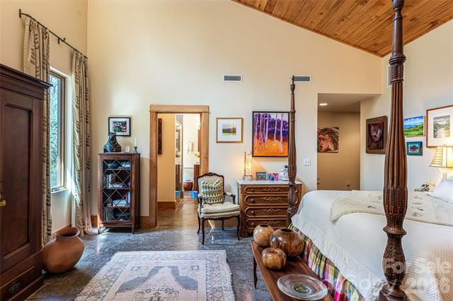 33 Robinson Creek Road, Asheville, NC 28803