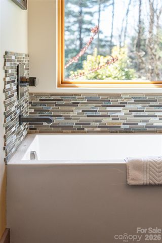33 Robinson Creek Road, Asheville, NC 28803