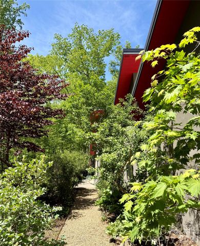 33 Robinson Creek Road, Asheville, NC 28803