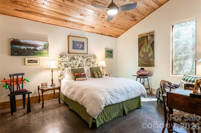 33 Robinson Creek Road, Asheville, NC 28803