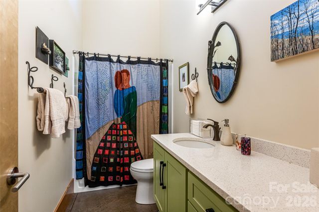33 Robinson Creek Road, Asheville, NC 28803