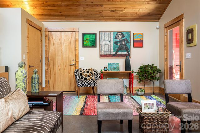 33 Robinson Creek Road, Asheville, NC 28803