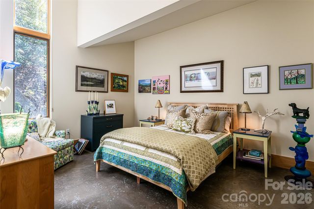 33 Robinson Creek Road, Asheville, NC 28803