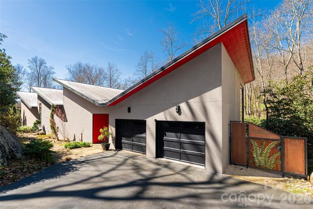 33 Robinson Creek Road, Asheville, NC 28803