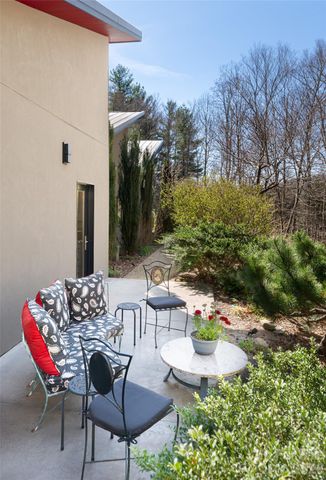 33 Robinson Creek Road, Asheville, NC 28803