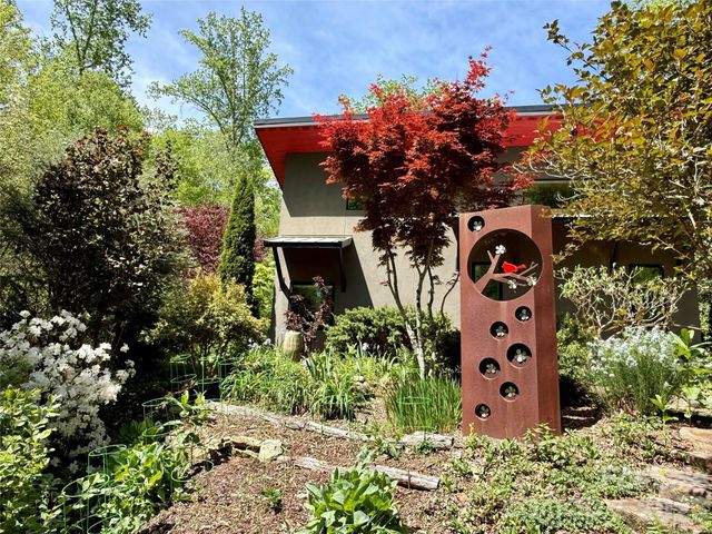 33 Robinson Creek Road, Asheville, NC 28803