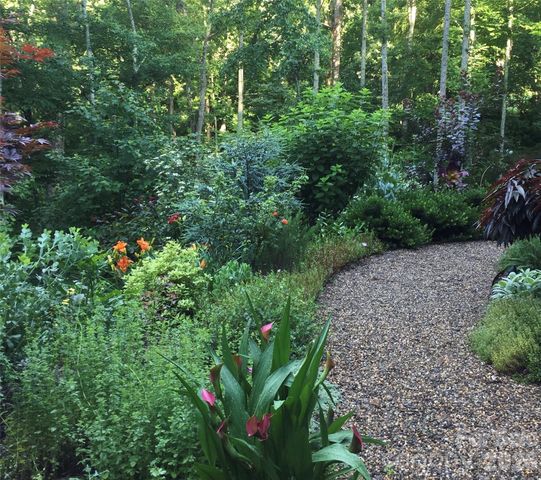 33 Robinson Creek Road, Asheville, NC 28803