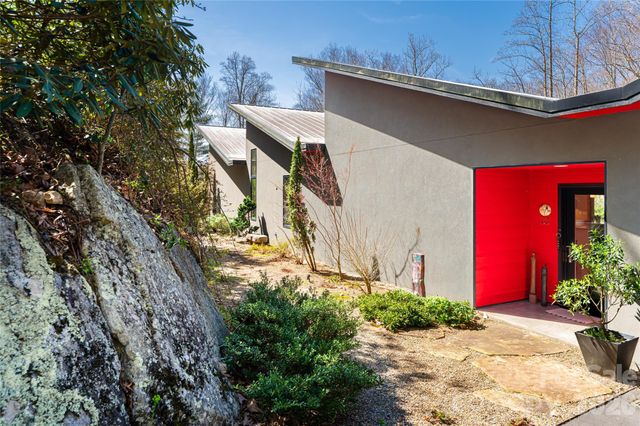 33 Robinson Creek Road, Asheville, NC 28803