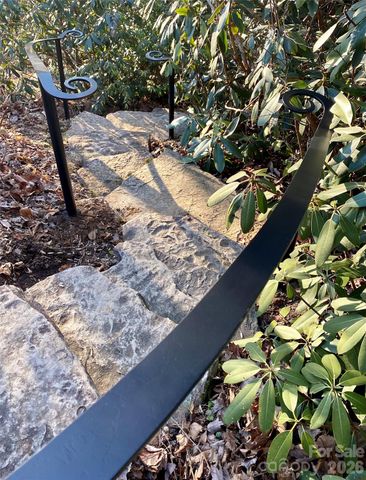33 Robinson Creek Road, Asheville, NC 28803