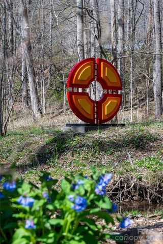 33 Robinson Creek Road, Asheville, NC 28803