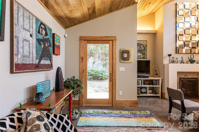 33 Robinson Creek Road, Asheville, NC 28803
