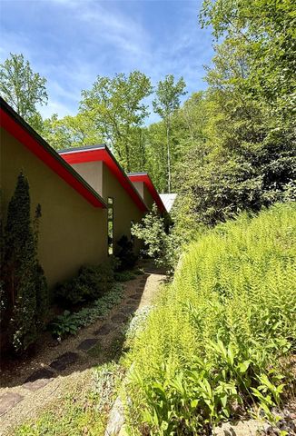 33 Robinson Creek Road, Asheville, NC 28803