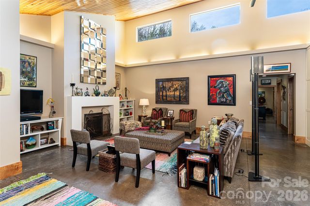 33 Robinson Creek Road, Asheville, NC 28803