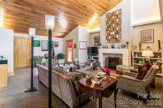 33 Robinson Creek Road, Asheville, NC 28803