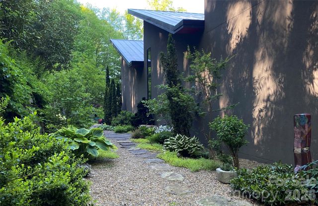 33 Robinson Creek Road, Asheville, NC 28803