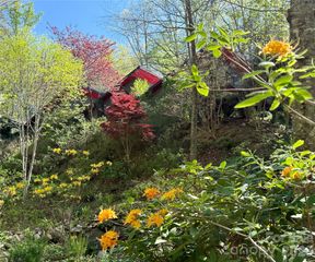 33 Robinson Creek Road, Asheville, NC 28803