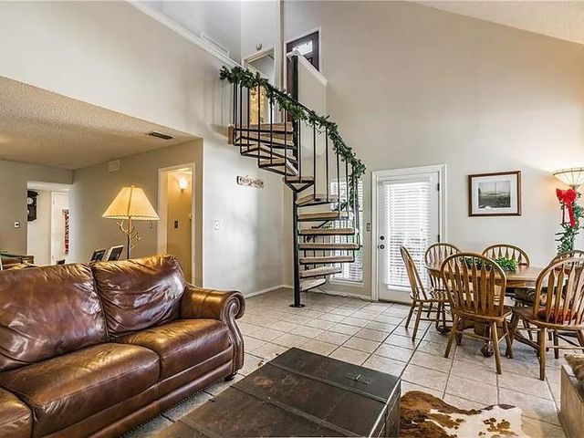 17 Casa Verde ST 17, Lakeway, TX 78734