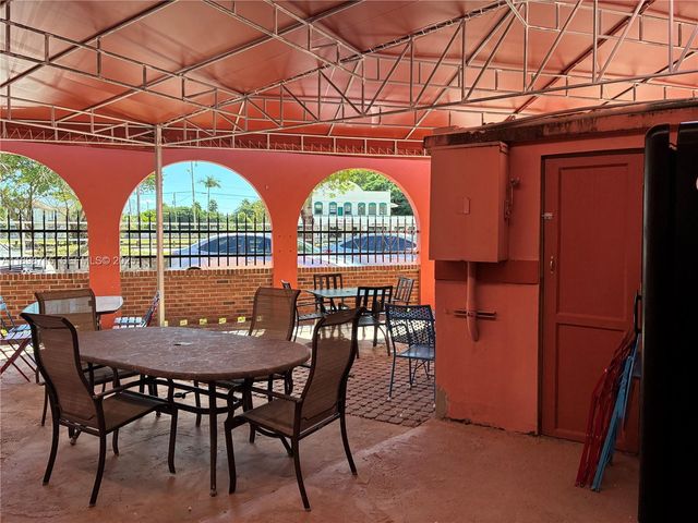 1 S Krome Avenue, Homestead, FL 33030