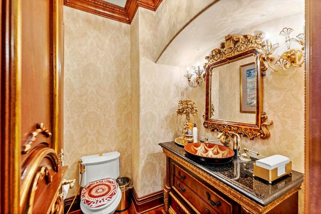 5021 Jardin Ln, Carmichael, CA 95608