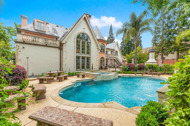 5021 Jardin Ln, Carmichael, CA 95608